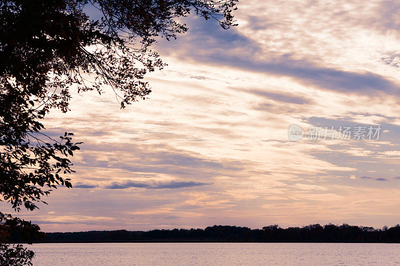 Cloudscape /湖